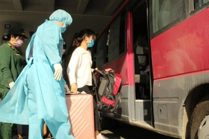 Video: Cách ly 121 người về từ Hàn Quốc tại Sóc Trăng