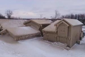 Ngôi làng phủ kín băng, dù tuyết không rơi