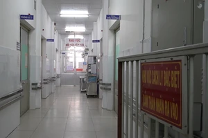 Để người đi cách ly thay: Xử lý ra sao?