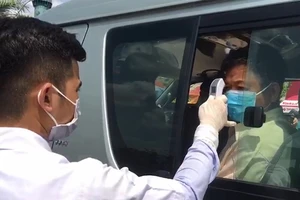 Kiểm tra thân nhiệt tất cả hành khách đến Cần Thơ