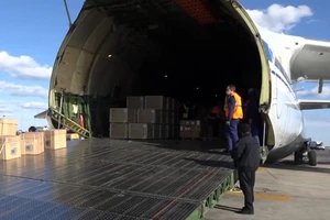 Video: Mục sở thị kho hàng thiết bị y tế Nga tiếp tế cho Mỹ
