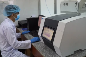 Cận cảnh máy xét nghiệm COVID-19 ở Đà Nẵng giá 1,4 tỉ đồng