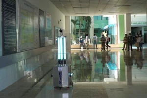 Thử nghiệm robot sát khuẩn tại bệnh viện Đà Nẵng