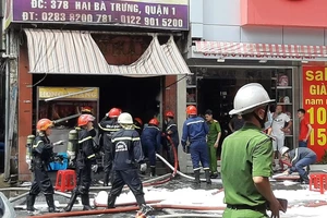 Nhân chứng kể lại vụ cháy quán cơm gà ở quận 1