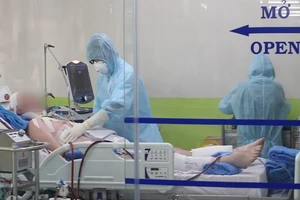 Tổng lãnh sự Anh cảm ơn bác sĩ cứu chữa bệnh nhân 91