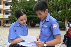 Thí sinh hào hứng với đề thi Ngữ văn 