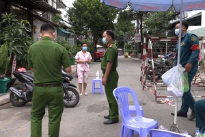 Bên trong tuyến đường bị cách ly ở quận Thủ Đức