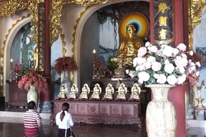 Cảnh vắng khách tại ngôi chùa lớn nhất Đà Nẵng