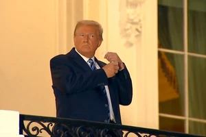 Video: Ông Trump xuất viện, về Nhà Trắng sau 3 ngày điều trị