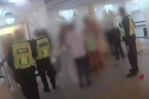 Cảnh sát dẹp đám cưới vi phạm quy tắc phòng dịch COVID-19