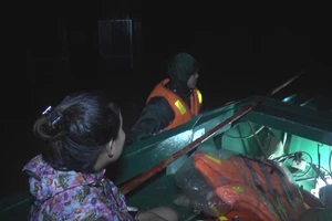 Video: Trắng đêm chạy lũ ở Phú Yên
