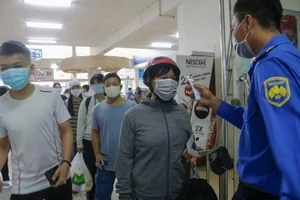 Video: Bến xe miền Đông tấp nập khách ngày cuối năm