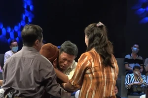 Video: Người con từ chối gặp mẹ dù đã tìm kiếm suốt 51 năm