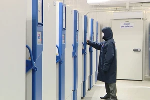 Video: Bên trong kho lạnh chứa lô vaccine COVID-19 đầu tiên