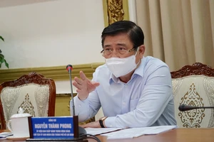 Video: Công chức, viên chức có xét nghiệm âm tính mới được ra khỏi Gò Vấp đi làm