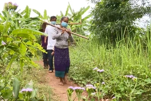 Video: Bản A Dơi Đớ đổi thay sau 2 năm được nhập quốc tịch