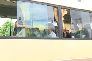 Video: Thừa Thiên - Huế đến Quảng Trị đón 20 người đi tàu về từ TP.HCM