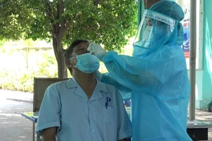 Video: BV 175 vận động test nhanh COVID-19 miễn phí cho bệnh nhân chạy thận