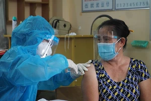 TP.HCM ngày đầu tiêm vaccine Sinopharm: ‘Có vaccine tiêm là may lắm rồi’