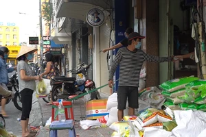 Video: Người dân TP.HCM hối hả trước giờ siết chặt giãn cách