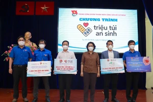 Video: Doanh nghiệp ủng hộ túi an sinh cho Trung ương Đoàn