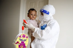 Video: Trung thu đặc biệt của hơn 300 trẻ em mắc COVID-19 ở BV dã chiến số 7