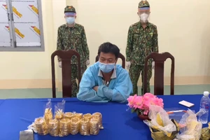 Video: Bắt giữ người đàn ông vận chuyển trái phép 2,2 kg nữ trang qua biên giới