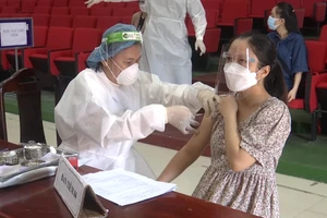 Video: Đà Nẵng tổ chức tiêm vaccine phòng COVID-19 cho 2.000 bà bầu