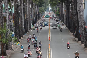 Video: Nhịp sống tại TP.HCM trong ngày chủ nhật đầu tiên của Chỉ thị 18