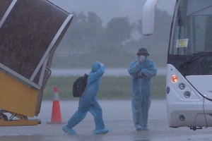 Video: Chuyến bay đầu tiên đưa công dân Gia Lai về từ TP.HCM