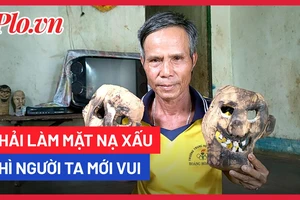 A Yưk - ‘Nghệ nhân’ đẽo mặt nạ gỗ độc lạ ở Kon Tum