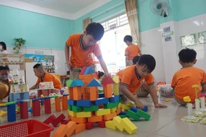 Cùng lên tiếng: Không phù hợp giờ làm việc, công nhân ngại gửi con vào trường công