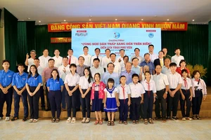 Video: Chương trình 'Cùng ngư dân thắp sáng đèn trên biển' đến với tỉnh Phú Yên