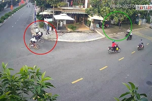 Video: Dàn cảnh hỏi đường để đồng bọn trộm xe máy 