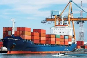 Việt Nam 'bất ngờ' xuất siêu gần 2,3 tỉ USD