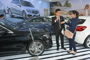 Bị truy thu thuế 100 tỉ đồng, Mercedes khiếu nại 