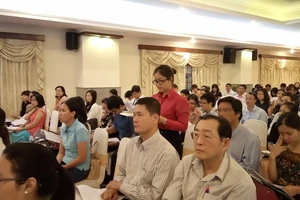 Tặng quà cho nhân viên, doanh nghiệp phải khai thuế?