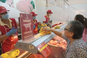 Heo nội thua lỗ, Việt Nam vẫn nhập nhiều thịt ngoại 