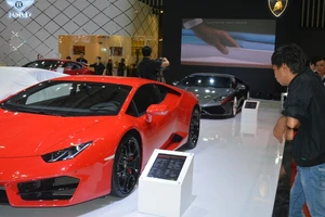 Dàn siêu xe phải nộp phí tiền tỉ tại Việt Nam