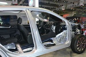 Ô tô Ấn Độ rẻ nhất chỉ hơn 100 triệu đồng/chiếc