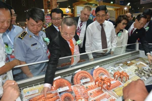 Phản đối Mỹ tăng thuế bán phá giá con tôm Việt Nam