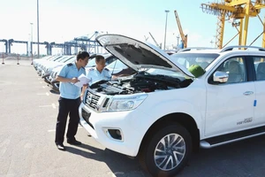 Việt Nam nhập độc nhất 1 chiếc ô tô trong đợt nghỉ Tết