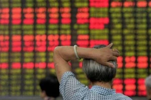 Nhà đầu tư 'tháo chạy' trong phiên giao dịch cuối tuần