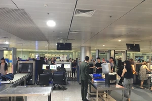 2 vợ chồng bị phạt vì mang 200 triệu đồng không khai báo