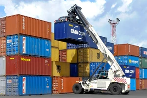 Kêu cứu khẩn cấp vì hàng loạt container bị ách tại cảng