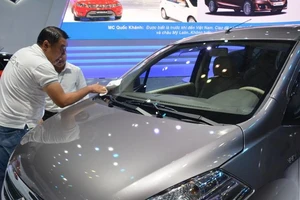 Giá ô tô nhập khẩu giảm còn 460 triệu đồng/chiếc