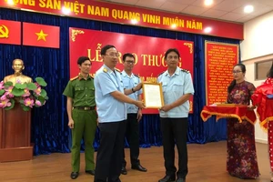 Hải quan công bố thư khen của Phó Thủ tướng