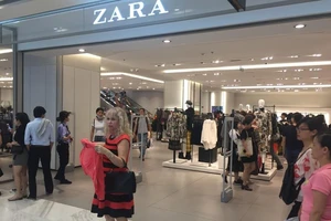 Thương hiệu thời trang bình dân đang 'lượm' ngàn tỉ tại VN