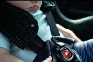 Cần trang bị công nghệ cảnh báo ngăn trẻ bị bỏ quên trên ô tô