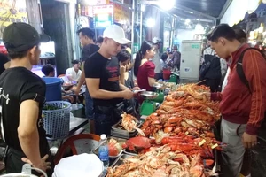 Khó lọt cửa Trung Quốc, tôm hùm Mỹ 'bò' sang Việt Nam